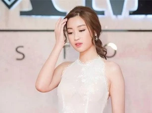 "Hoa hậu nghèo nhất" Đỗ Mỹ Linh mua túi 30 triệu đồng chỉ để đựng hoa quả?