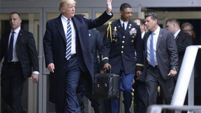 CNN: Ông Trump từng đề cập sử dụng vali hạt nhân với Triều Tiên