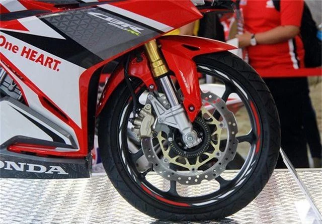 Honda CBR250RR 5.jpg