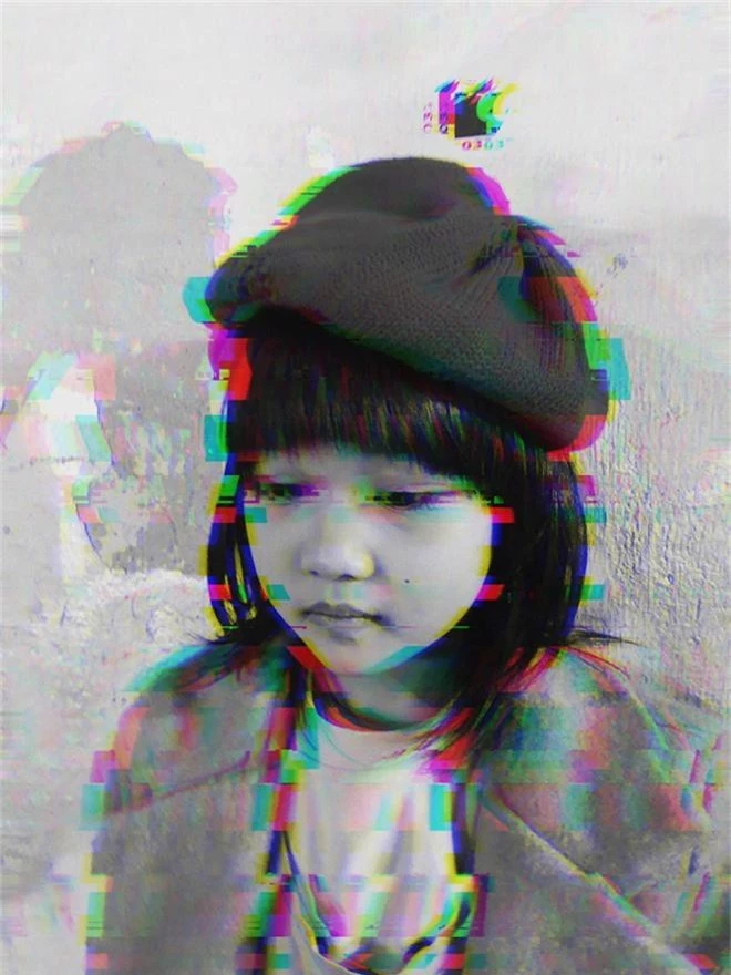 Cô bé vô gia cư 6 tuổi ở Hà Nội gây chú ý với thần thái cùng cách phối quần áo cũ cực chất - Ảnh 5.