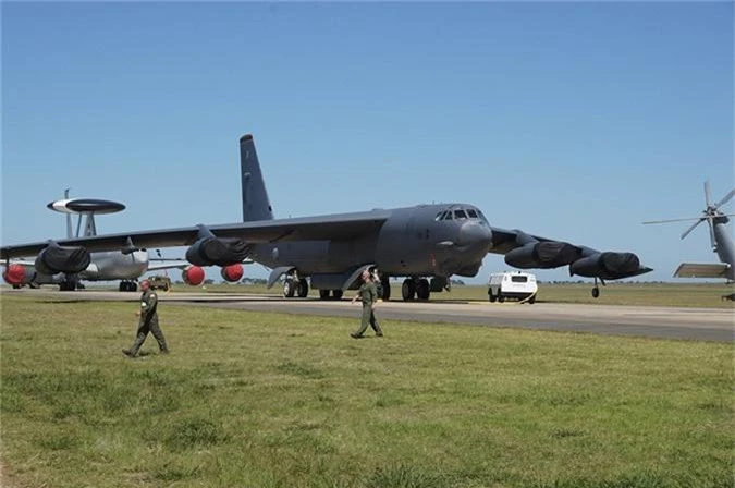 S-400 phu kin Kaliningrad, B-52 cho co manh dong keo tan tanh-Hinh-3