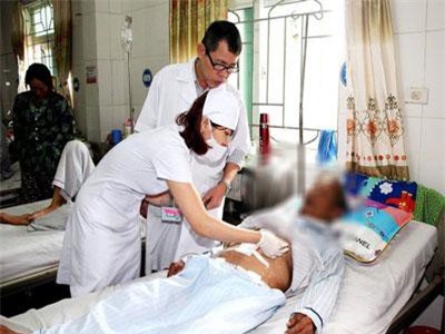 Viêm phúc mạc mật hoại tử, cụ ông gần 100 tuổi được hồi sinh kỳ diệu