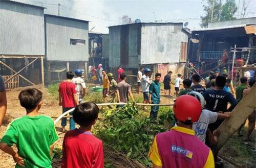 Cháy lớn ở An Giang, 10 căn nhà bị lửa thiêu rụi