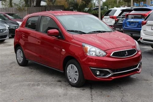 2. Mitsubishi Mirage ES 2019 (giá khởi điểm: 13.395 USD).