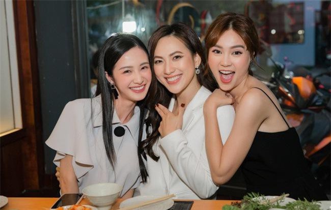 Ninh Dương Lan Ngọc diện váy gợi cảm hội ngộ hai nàng "ngọc nữ" mới