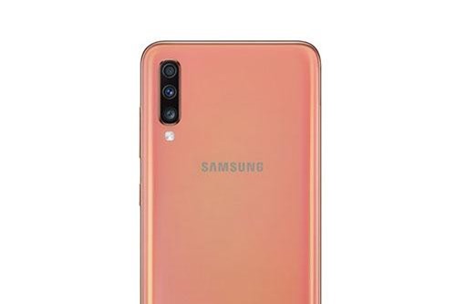 Trên tay Samsung Galaxy A70 tại Việt Nam: 3 camera sau, RAM 6 GB, pin 4.500 mAh
