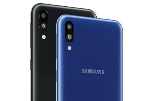Trên tay Samsung Galaxy M10: Camera kép, giá 2,61 triệu