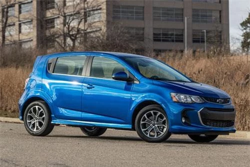 8. Chevrolet Sonic LT Hatchback 2019 (giá khởi điểm: 17.195 USD).