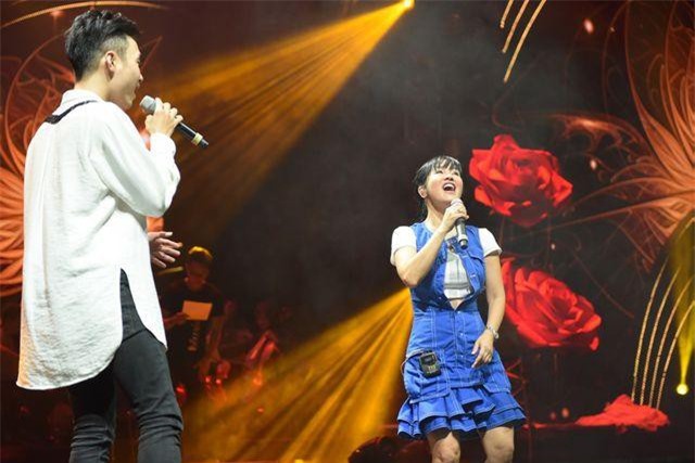 Mỹ Tâm nhí nhảnh, Hồng Nhung khiến trai trẻ “bối rối” khi lần đầu hát chung