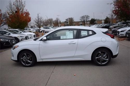 9. Hyundai Veloster 2.0 2019 (giá khởi điểm: 18.500 USD).