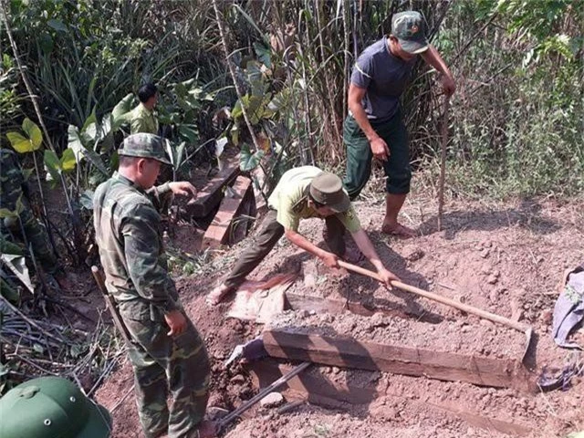 Phát hiện 3 hầm giấu gỗ nghi là tang vật vụ phá rừng ở Phong Nha - Kẻ Bàng - 1