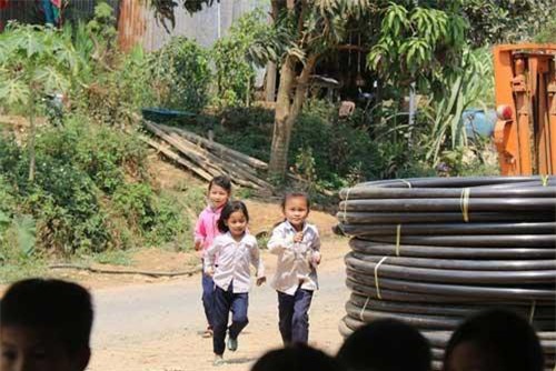 Cô giáo vùng cao xin cơm, xây nhà bán trú cho học trò nghèo