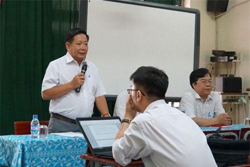 Vụ học sinh diễn kịch có “cảnh nóng”: Hiệu trưởng nói không trù dập, thầy giáo nói có