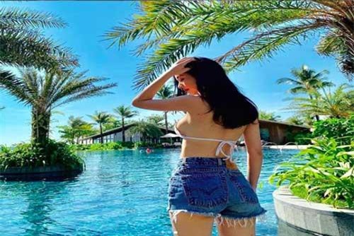 Từ bỏ hình tượng "hot girl trà sữa", kiều nữ "Tháng năm rực rỡ" ngày càng quyến rũ