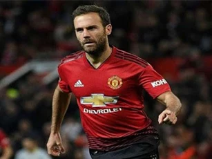 Barca dang tay đón Mata theo dạng tự do
