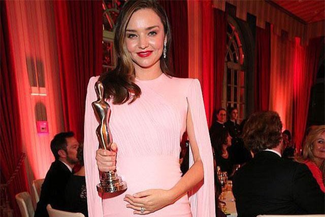 Miranda Kerr xuất hiện lần đầu sau khi báo tin bầu bí