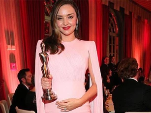 Miranda Kerr xuất hiện lần đầu sau khi báo tin bầu bí