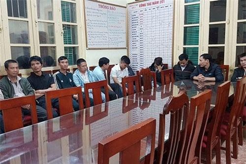 Hà Nội: Xử lý 12 đối tượng chèo kéo khách đi taxi “dù” ở sân bay Nội Bài