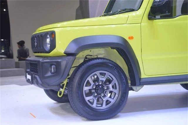 Suzuki Jimny ra mắt tại Thái Lan, giá cao ngất ngưởng - 4