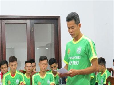 Đá phản lưới nhà, cầu thủ Cần Thơ bị phạt cực nặng