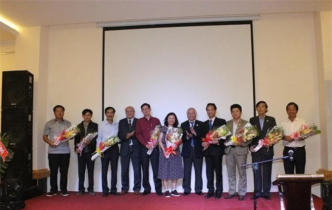 Ra mắt lãnh đạo 2 Trung tâm và 9 Chi hội thuộc Hiệp hội Doanh nghiệp tỉnh lâm Đồng (Ảnh: VH) 