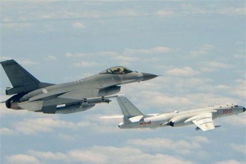 Mỹ “bật đèn xanh” bán vũ khí, Trung Quốc điều tiêm kích áp sát Đài Loan