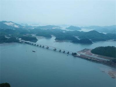 Vịnh Hạ Long nằm trong Top những kỳ quan thiên nhiên đẹp nhất thế giới