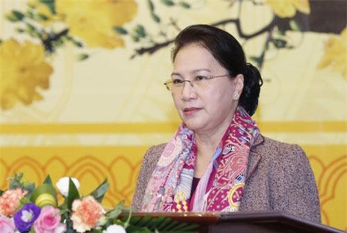 Chủ tịch Quốc hội Nguyễn Thị Kim Ngân gặp gỡ cộng đồng người Việt tại Pháp