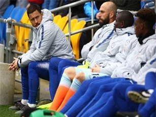Vì sao Hazard, Kante dự bị ở trận thắng nhọc của Chelsea?