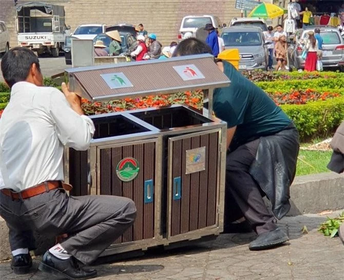 21 thùng rác sẽ được lắp đặt tại các tuyến phố chính, đông đảo khách du kịch (Ảnh: VH)
