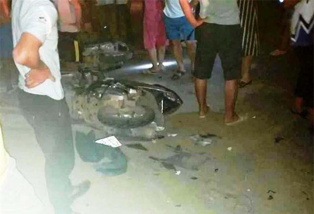 Thanh Hóa: Ô tô 7 chỗ tông hàng loạt xe máy, 1 người chết, 3 người bị thương