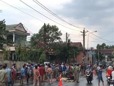 Bình Dương: Xe máy đối đầu tại khúc cua tử thần, nam thanh niên tử vong