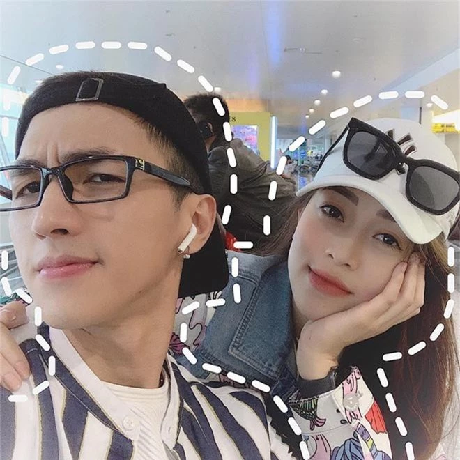 Bình An - Phương Nga lần đầu đi du lịch cùng nhau sau công khai hẹn hò, tay đeo nhẫn đôi cực tình tứ - Ảnh 1. Bình An - Phương Nga lần đầu đi du lịch cùng nhau sau công khai hẹn hò, tay đeo nhẫn đôi cực tình tứ - Ảnh 1.
