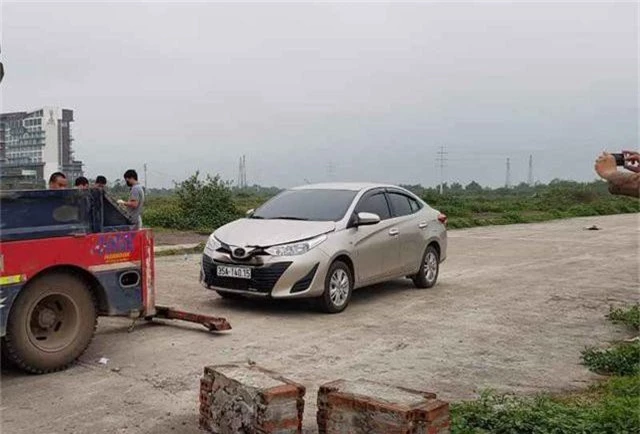 Nữ nhân viên ngân hàng bị bạn trai truy sát, đâm liên tiếp bằng kéo - 2