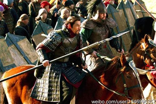 So kè dàn vũ khí bá đạo trong Tam Quốc và Thủy Hử