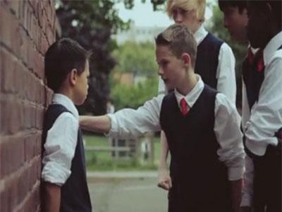 Làm gì khi con bạn bị bắt nạt?