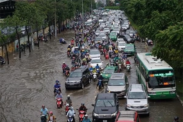 Đường Nguyễn Hữu Cảnh ngập nặng sau những trận mưa lớn (Ảnh: MQ)