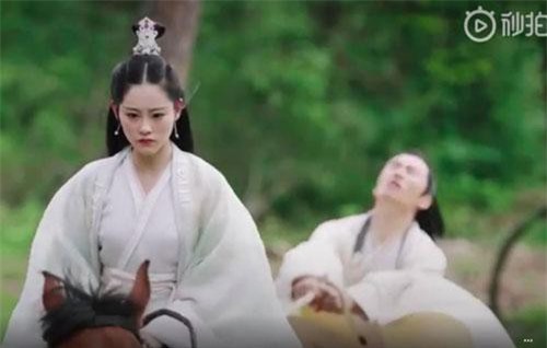 Chê bai Chu Chỉ Nhược quá yếu đuối, bây giờ ác toàn tập thế này fan "Tân Ỷ thiên đồ long ký" đã hài lòng chưa?