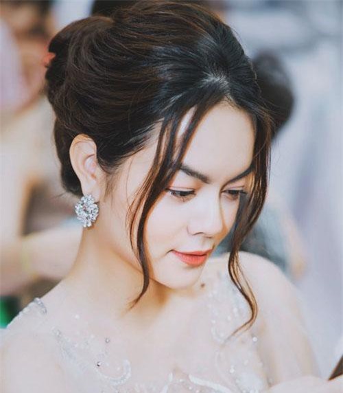 Sau công khai ly hôn, Phạm Quỳnh Anh càng xinh đẹp, gợi cảm