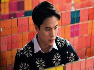 Vô tình gặp lại vợ cũ ở siêu thị, cô ấy tươi cười gọi một tiếng "chồng ơi" khiến tôi đứng hình đau đớn