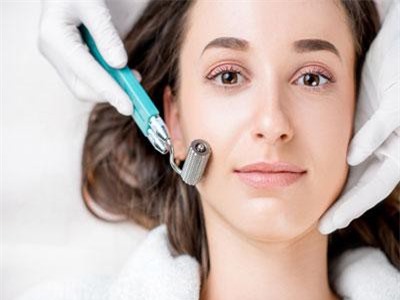 Thận trọng với phương pháp lăn kim làm đẹp da