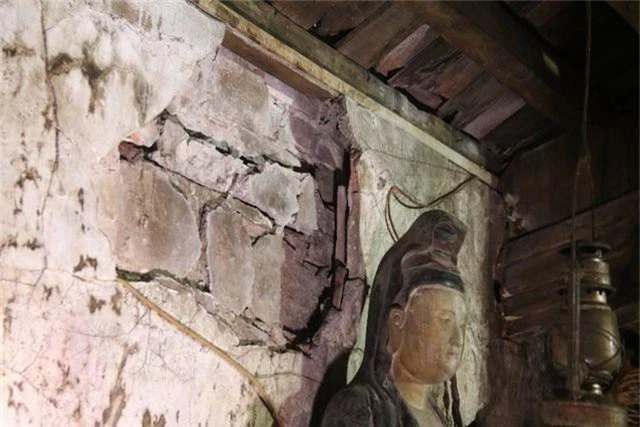 Cám cảnh ngôi chùa 300 tuổi dột nát, tượng nứt vỡ ở Hà Nội - 6