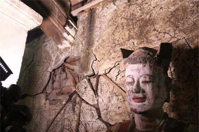 Cám cảnh ngôi chùa 300 tuổi dột nát, tượng nứt vỡ ở Hà Nội - 7