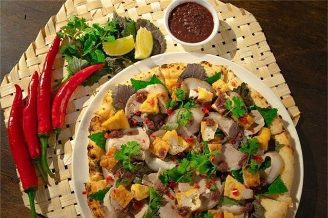 Sởn gai ốc với món pizza đuông dừa bò lổm ngổm tại Hà Nội - 4