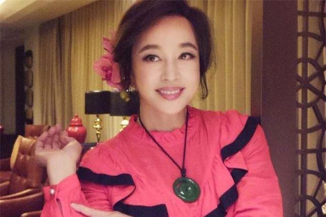 Choáng váng với nhan sắc thật của Lưu Hiểu Khánh