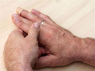 Đau ngón tay: nguyên nhân và cách điều trị