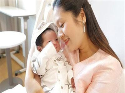 Vợ chồng Thanh Thúy - Đức Thịnh mạnh tay chi hàng chục triệu đồng mỗi tháng cho người giúp việc để chăm con