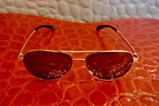 Chiếc kính râm xa xỉ làm bằng vàng 24K, giá 313 triệu đồng 