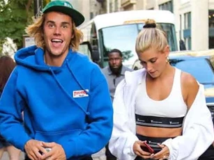 Justin Bieber cho fan "ăn cá" ngày cá tháng tư