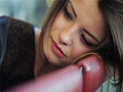 Thấy chị dâu nằm sõng soài trong nhà tắm với vết máu chảy khắp chân, tôi kinh hoàng nhận ra mình đã gây ra tai họa